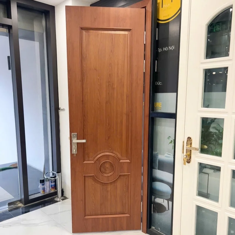 Cửa Composite phay huỳnh tân cổ PDH13 trưng bày tại showroom