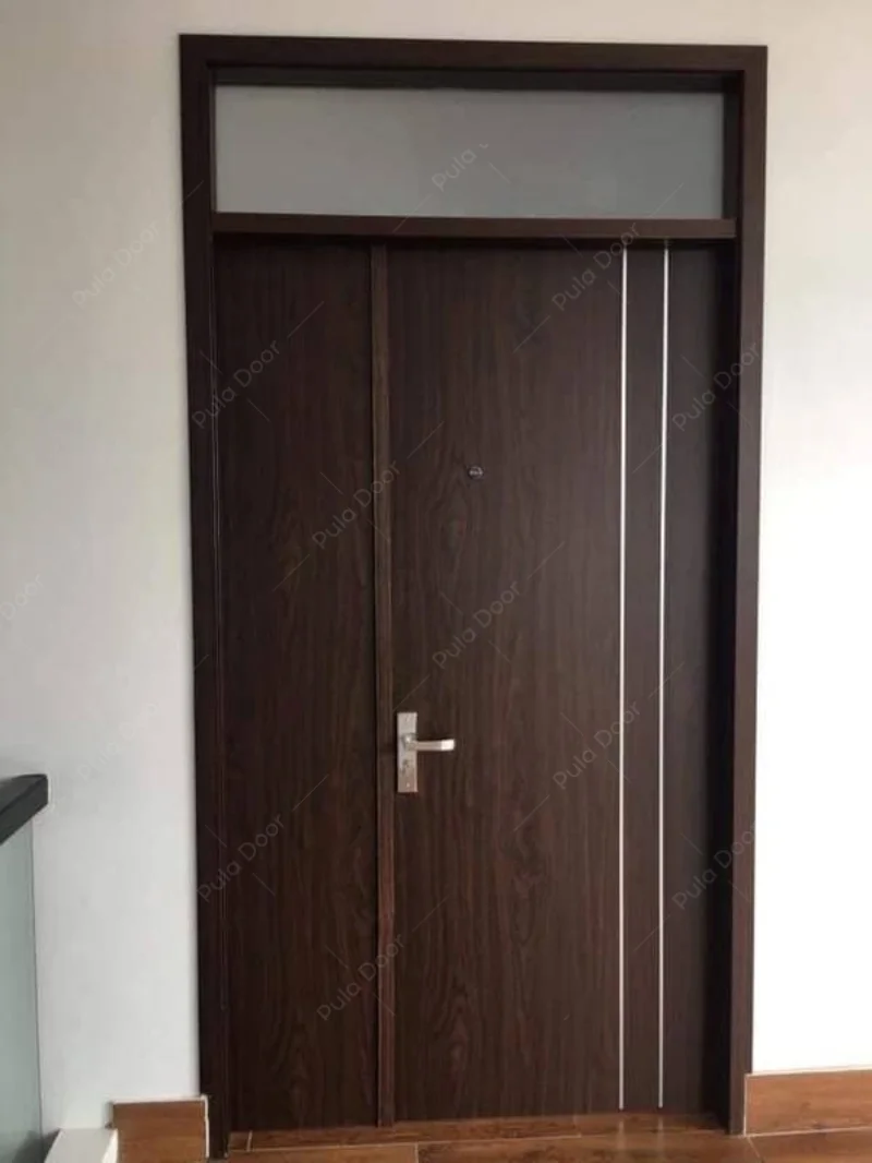 Cửa gỗ nhựa Composite cánh lệch 2 chỉ kèm ô thoáng PDL07 tại nhà khách ở Hà Đông
