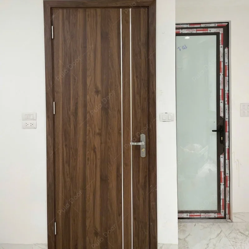 Cửa gỗ nhựa Composite soi chỉ PDC01 tại nhà khách ở Long Biên - Hà Nội