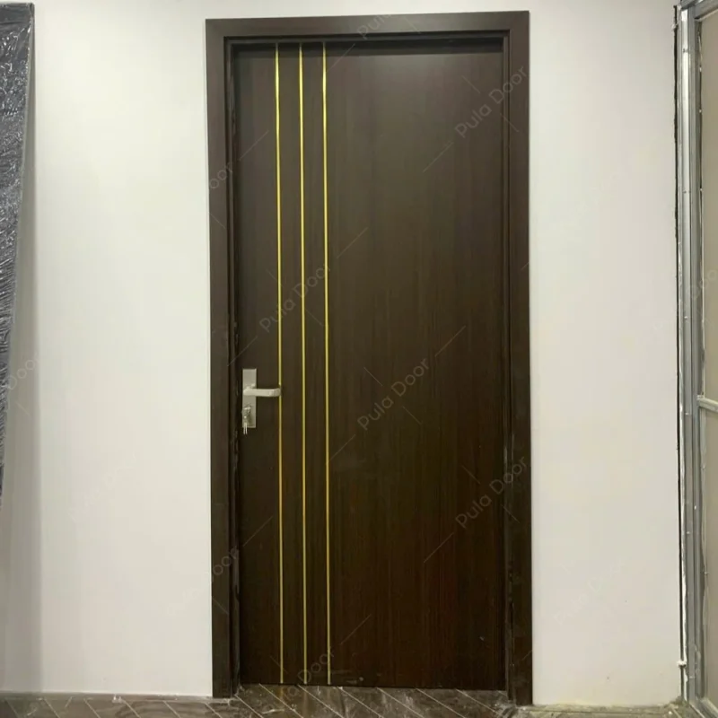 Cửa gỗ nhựa Composite soi chỉ PDC02 tại nhà khách ở Hoàng Mai