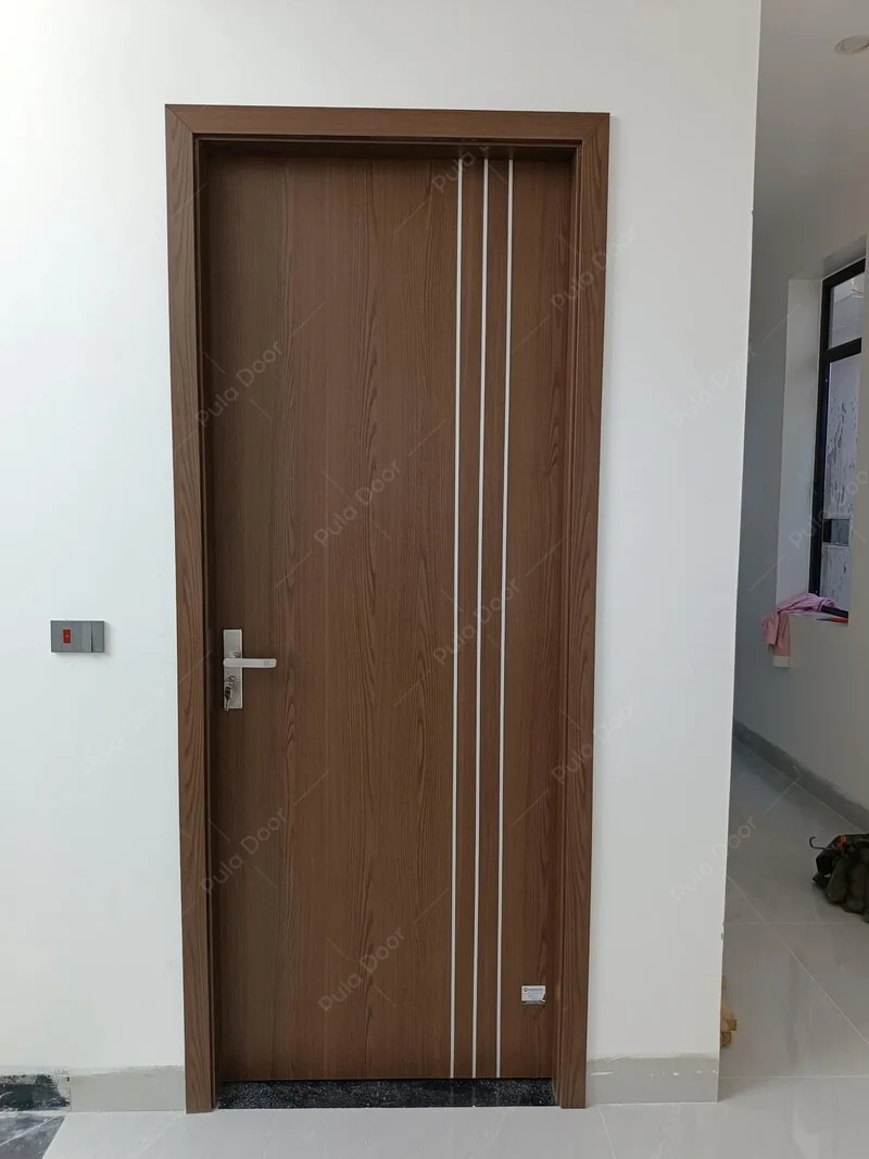 Cửa gỗ nhựa Composite soi chỉ PDC02 chỉ trắng