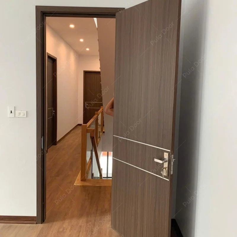 Cửa gỗ nhựa Composite soi chỉ PDC03 tại nhà khách ở Ngã Tư Sở