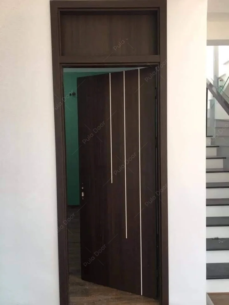 Cửa gỗ nhựa Composite soi chỉ PDC15 lắp tại nhà khách